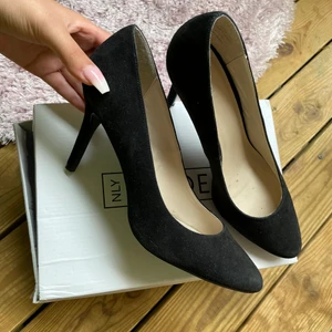 Klackskor  - Storlek 40 en gång använda pris 300kr