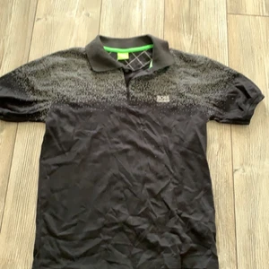 Hugo boss piké  - Strl M