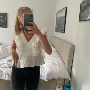 Topp - Så fin topp från hm i väldigt fint skick , storlek 34 , säljer för 120 + frakt 💕💕💕