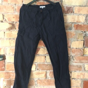 Linne/bomull byxor! Oanvända! - Extra knapp finns med på lappen i byxorna! 