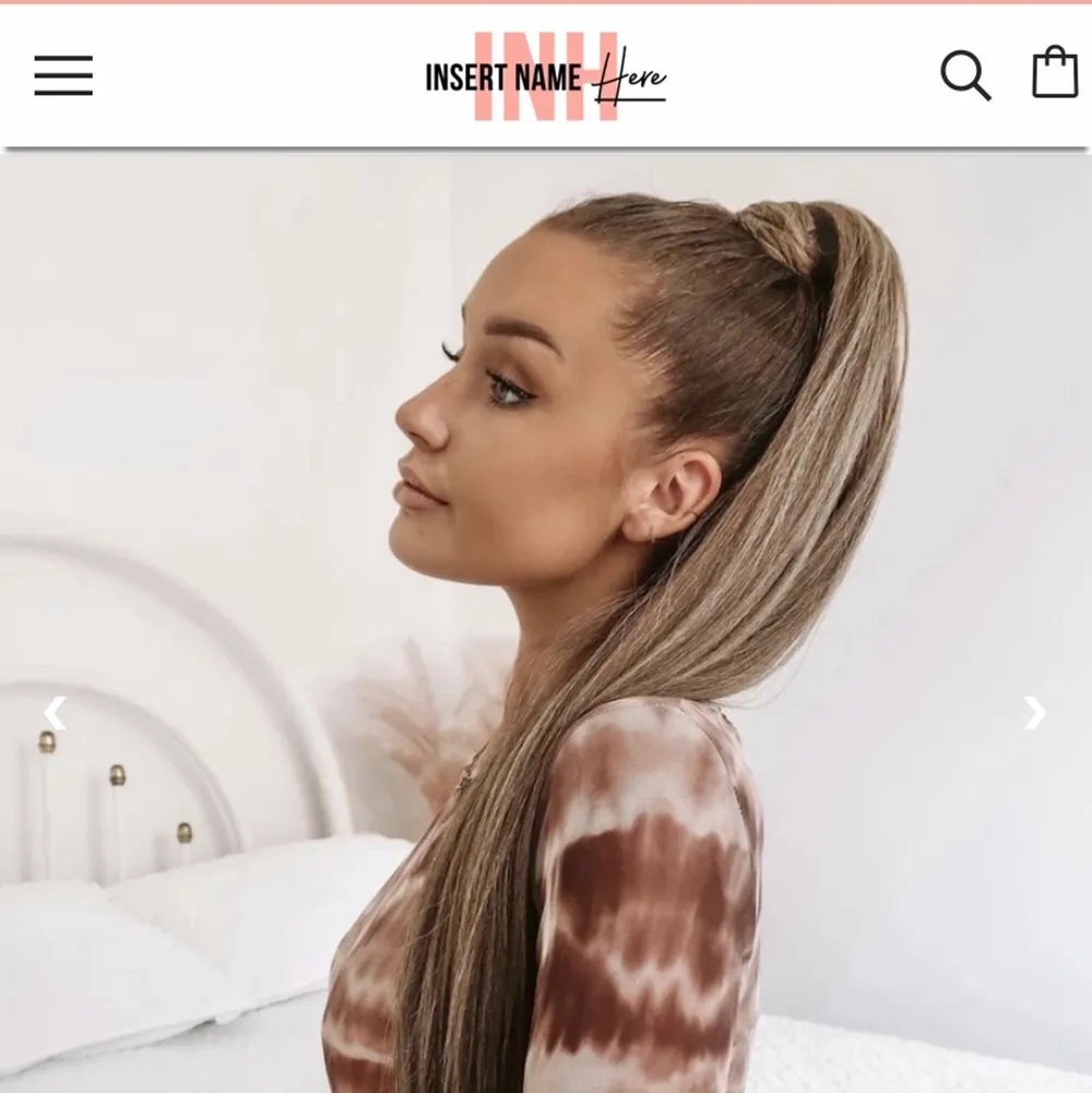 En Miya ponytail inköpt från Insert Name Here i ash blonde. Aldrig använd, endast provad! Inköpt för över 500 kr med frakt och tullkostnader (nypris 476 kr) Är syntetisk.  Säljer för billig peng pga ska flytta och vill bara bli av med den! Frakt tillkommer.. Övrigt.