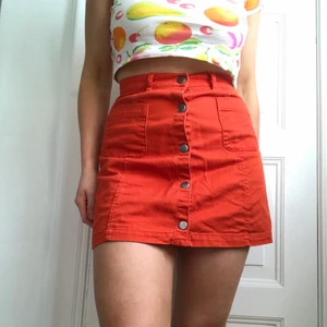 Orange kjol, Monki  - Orange kjol, från monki! Storlek XS, men skulle även tro att den passar S