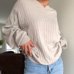 Oversized beige tröja/sweater 🥰