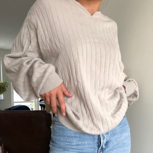 Beige tröja - Oversized beige tröja/sweater 🥰