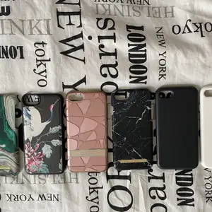 säljer skal som passar iphone 7/8. varje enskilt skal har köpts för minst 150 kr/styck, säljer alla för 160 eller 1 för 40, 2 för 70, 3 för 100. skalen kommer från bla ideal of sweden och holdit. frakt tillkommer - 45 kr