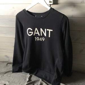 Nyskick på denna Gant tröja då den knappt är använd, säljer pga för stor för mig, skriv vid fler frågor😇
