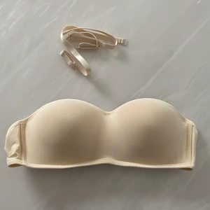strapless bh - strapless bh med lite push up, aldrig använd storlek M