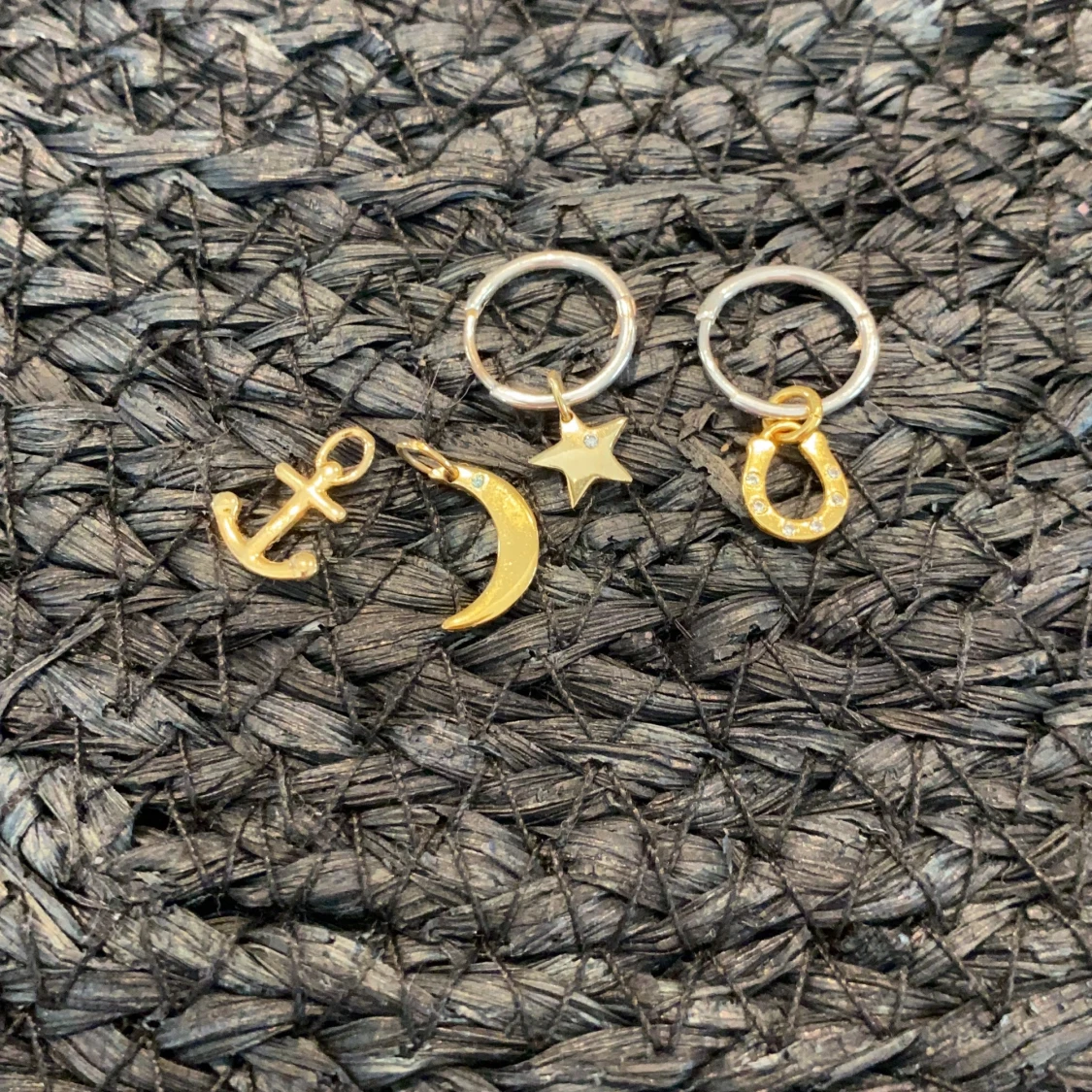 Syster P hoops small med berlocker