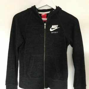 Nike Hoodie  - Kofta från Nike. Storlek XS men passar även S. 