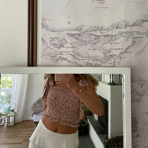 Blommig topp - Jättesöt topp med finaste mönstret❣️