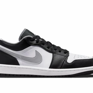 Jordan low skor - Finast skick använda 1 gång, skriv privat för fler bilder eller mer information 