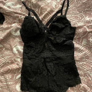 Body - Helt oanvänd body, säljer då jag inte använder den, från hm 30kr + frakt