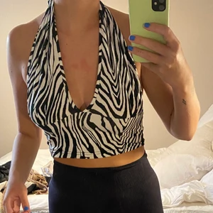 Zebratopp - Superfin topp! Skulle säga att den passar de flesta storlekar🖤