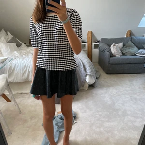 Topp - Säljer denna helt oanvända tröja. Superfin💖💖💖 Startbud 150kr, köp direkt för 250kr. 