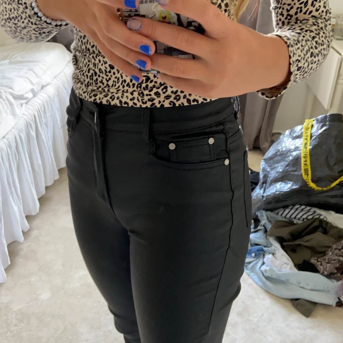 Utsvängda fake läder byxor - 90