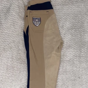 Ridbyxor från euro-star  - Ridbyxor från euro-star: Damen laureta full. Bra skick, använd få tal gånger pga för liten storlek. Pris vid snabb affär kan diskuteras!❤️