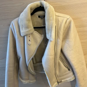 Jacka - Jacka från missguided! Ljus rosa / beige 🌸