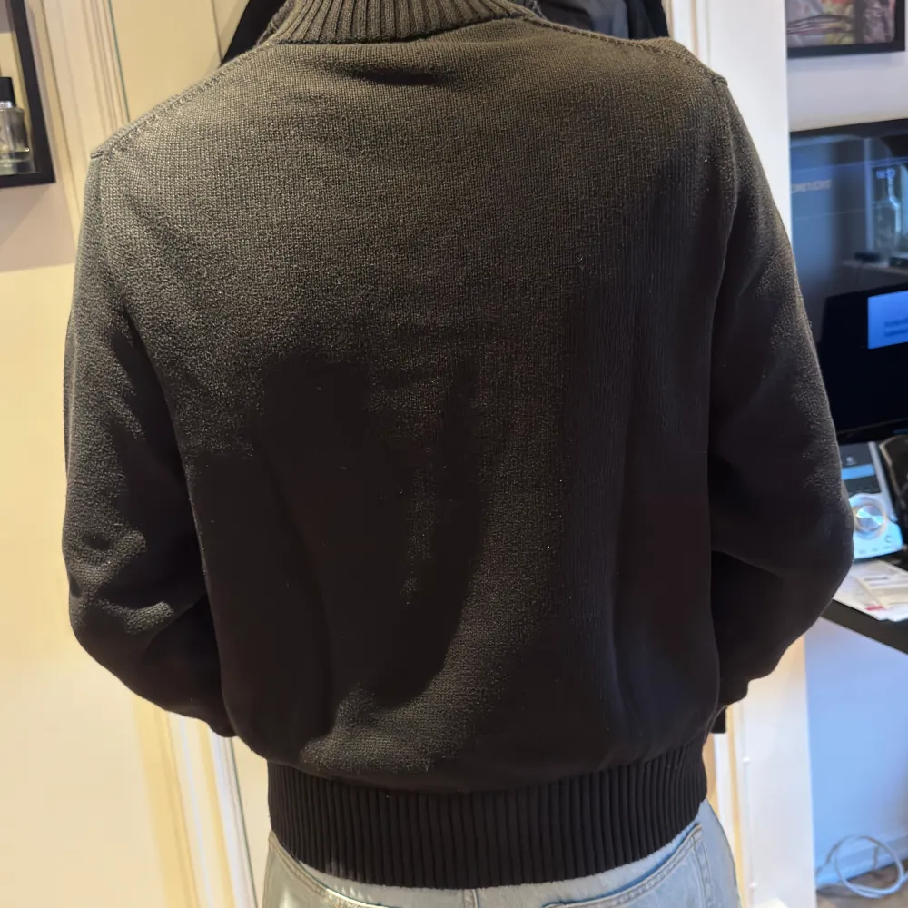 Ralph Lauren sweatshirt med knappar!  Väldigt bra skick!  Modellen är 185 cm och väger 72kg . Hoodies.