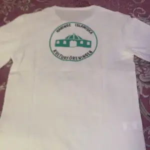 Helt ny haninge Islamiska kultur T-shirt 45kr swish nummer 076-7475747 Mötas upp sen swish allt måste va halal 