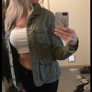 VÅRJACKA - fin grön jacka i strl 38 💘