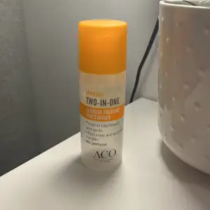 Blemish treating moisturiser från aco. Cirka 25 % kvar i flaskan, därav priset. 