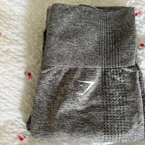 Gymshark tights - Gråa, långa gymtights från Gymshark. Fint skick. 