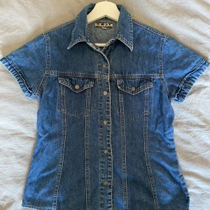 Jeanströja från Only, Small - Fin kortärmad jeanskorta med fin passform. Köpt secoundhand, men är för liten för mig.