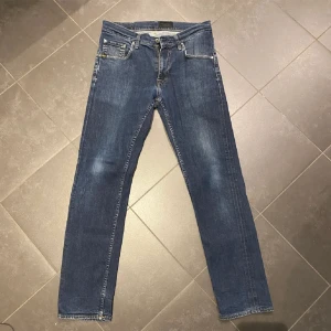 Tiger of Sweden jeans - Säljer ett par snygga tiger of Sweden jeans då jag tyvärr växt ur dom. Skriv för fler frågor eller bilder!