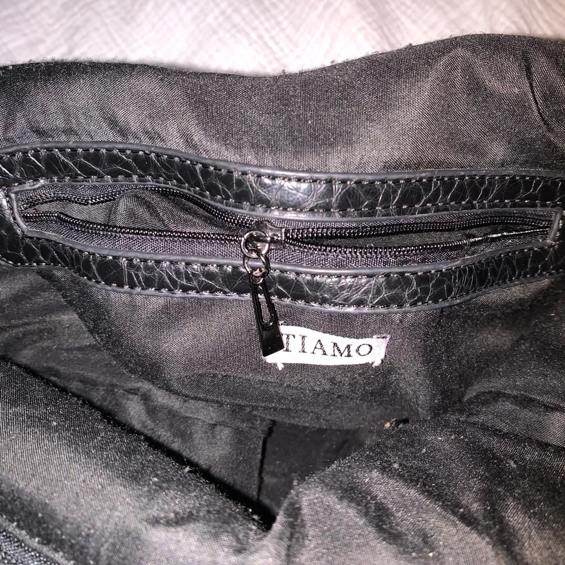 Svart Tiamo Väska  - 91