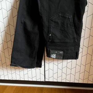 Replay jeans - Tjena! Säljer nu dessa tvär feta replay jeansen // Skick 9/10 // Modellen är 175 cm // Vid frågor eller funderingar kom pm!