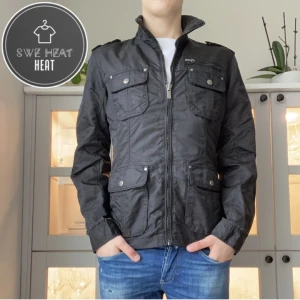 Field jacka  - Tja, säljer nu denna feta field jacka i stl m. Fint skick! Hör av dig vid frågor eller funderingar!