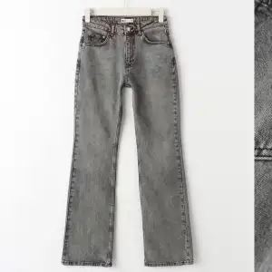 Full length flare jeans från Gina Tricot.   