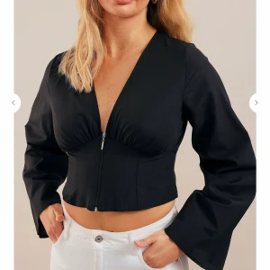 blus - Super fin blus från Chiquelle i str xs/s. Säljs inte längre o använd fåtal gånger. Nypris 399💕