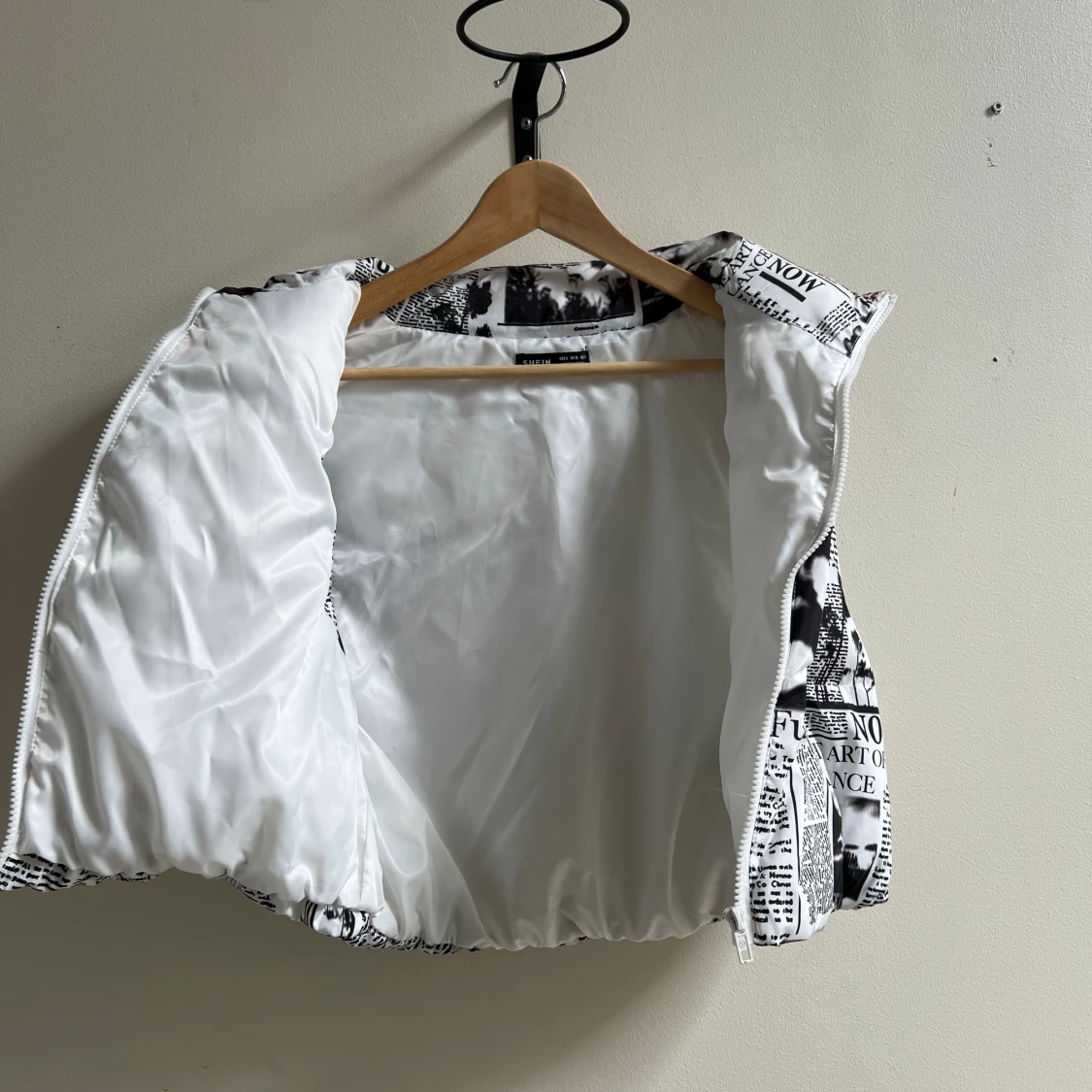 Väst med tidningstryck - 91