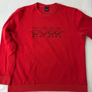Röd Hugo Boss tröja i storlek XXL
