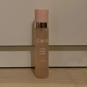 Caia - Caia setting spray, that dewy look