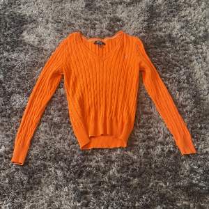 Orange gant tröja i bra skick, skriv inan tryck på köp❤️