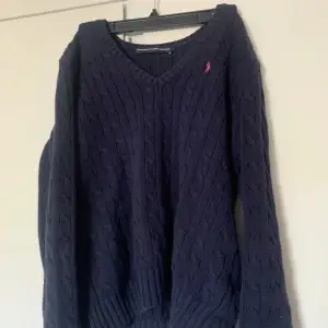 En Ralph Lauren tröja som aldrig har används. Måste bli av med asap. Pris går att diskutera. använd gärna köp nu! 