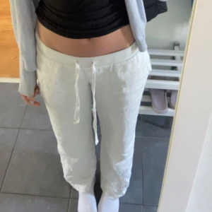 Alobha linnebyxor - Säljer mina superfina alobha linnebyxor!  De är i xs och i bra skick😊 Säljer då de är för korta för mig, jag är 173💓Pris kan diskuteras! 