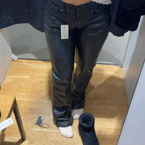 Skinnbyxor - Helt nya skinnbyxor från Lager157. Aldrig använda. Storlek S. 