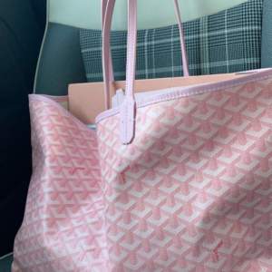Helt ny Goyard väska i blå, grön och rosa färg