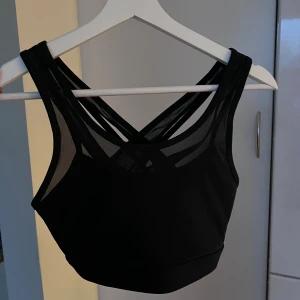 Fabletics faye high impact sports bra - • Storlek S • Aldrig använd endast provad men finns ingen prislapp kvar • Nypris på hemsidan: 649kr 