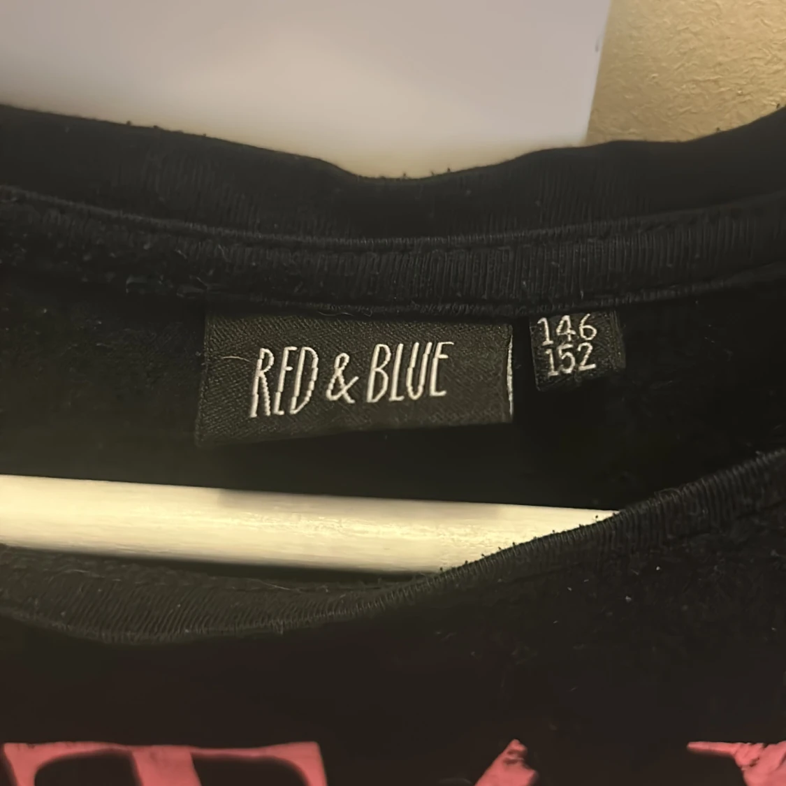 En tröja men text på  - 91