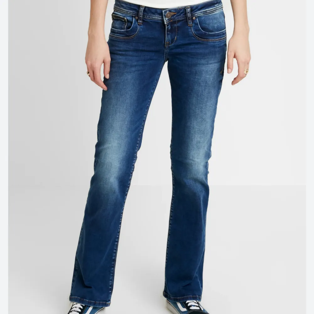 Säljer jeans från lbt. Använda 1 gång så som nya. Storlek 26/34. ☺️ köpta för 900kr. Jeans & Byxor.