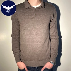 John Henric rugby tröja - En riktigt snygg John Henric rugby tröja | skick 9,5/10 som ny | modellen är 184 och väger 70kg | 100% merino