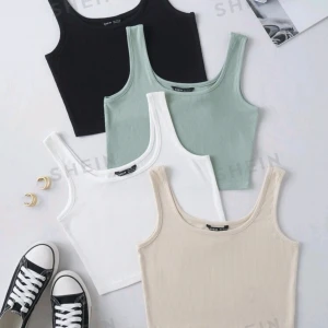 4 toppar  - 4 toppar pack från Shein, alla för 80 kr. I bra skick, har knappast använt Original pris: 159 kr