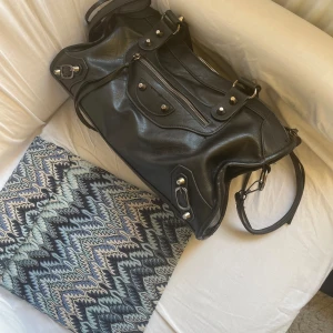 Datorfodral - Säljer denna jätte fina datorfodralet. Går ej att få tag på längre. Skriv gärna vid funderingar 💗