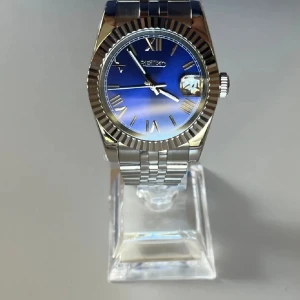 Seiko Mod  - Hej! Nu säljer jag denna helt oanvända klockan som är modifierad. Klockan har måttet 39 mm och har ett automatiskt japanskt Seiko urverk. Jag är öppen för bud!