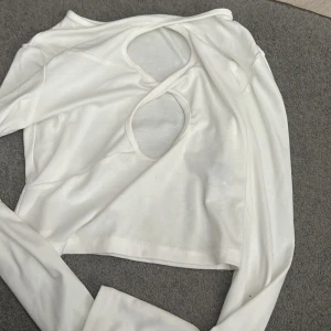Vit tröja  - Aldrig använd 