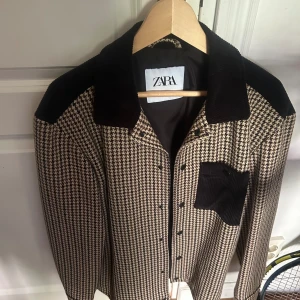 Zara Jacka  - Aldrig använd. Från Zara. Nypris 800kr. Storlek S-M